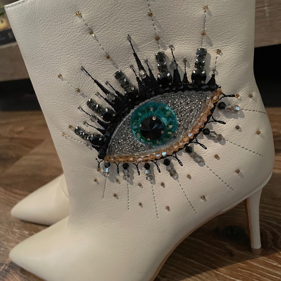 NWOT KURT GEIGER London Belgravia Embellished Eye Booties - Size 7 - Picture 4 of 7